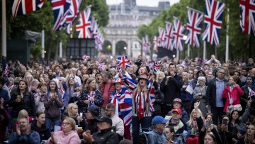 Βρετανία: Αυλαία σήμερα στο Πλατινένιο Ιωβηλαίο της βασίλισσας Ελισάβετ