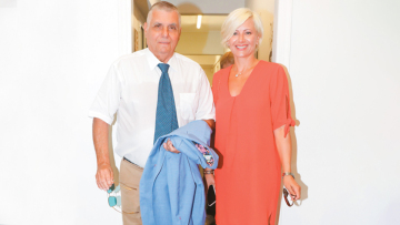 Ο εκνευρισμός της συζύγου του Τράγκα και η επόμενη ημέρα μετά τις αποκαλύψεις για τα €100 εκατ.