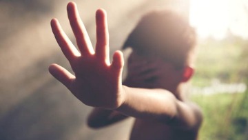 Κρήτη: Ο 14χρονος κατέγραψε σε βίντεο τον βιασμό του από τον 52χρονο σύντροφο της μητέρας του 