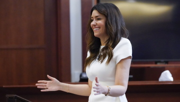 Καμίλα Βάσκεζ: Θεωρεί «ανήθικες και σεξιστικές» τις φήμες που τη θέλουν να φλερτάρει με τον Τζόνι Ντεπ