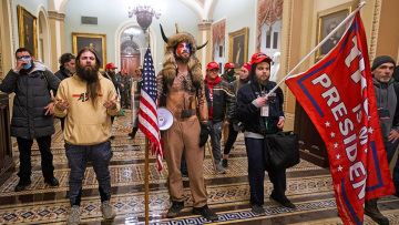 Εισβολή στο Καπιτώλιο: Κάθειρξη 18 ετών στον ιδρυτή των Oath Keepers - «Είστε μόνιμη απειλή για τη χώρα»