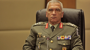 Ο στρατηγός Κωσταράκος απαντά στον Τσελίκ: Αν έρθετε βράδυ, θα σας φάνε τα μαύρα ψάρια και το αλμυρό νερό