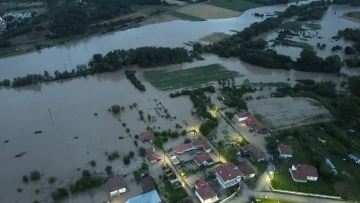 Καιρός - κακοκαιρία «GENESIS»: Μεγάλες καταστροφές στην Ορεστιάδα - Πλημμύρισαν σπίτια, «κόπηκε» ο δρόμος