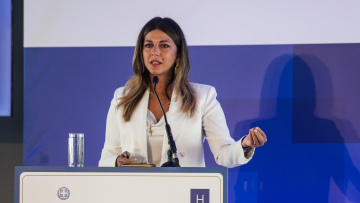 Ζαχαράκη για γάμο ομόφυλων ζευγαριών: Προσπαθούμε να προασπίσουμε τα δικαιώματα των παιδιών