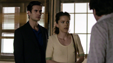 Άγριες Μέλισσες: Η είδηση για την επίθεση στον Θανάση πέφτει σαν βόμβα και τους αναστατώνει όλους