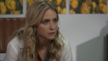 Τρία Μίλια: Ανάμεσα στη Φωτεινή και τον Μιχάλη αναπτύσσεται ένας ερωτισμός