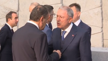 Ελληνοτουρκικά - Βίντεο: Το σύντομο τετ-α-τετ Παναγιωτόπουλου - Ακάρ στις Βρυξέλλες