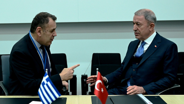 Σύντομη συνάντηση Παναγιωτόπουλου-Ακάρ στις Βρυξέλλες