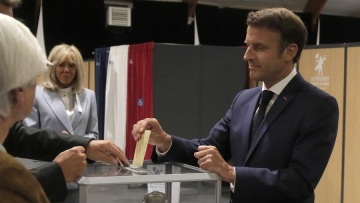 Κρίσιμες βουλευτικές εκλογές στη Γαλλία - Ο Μακρόν χάνει υπουργό που δεν εξελέγη στα υπερπόντια εδάφη