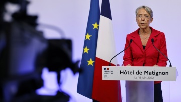 Γαλλία: Η κυβέρνηση θα προσεγγίσει πιθανούς εταίρους δηλώνει η πρωθυπουργός Μπορν