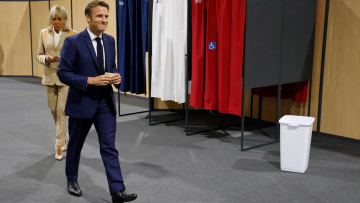 Στις κάλπες σήμερα οι Γάλλοι - Σε αυτοδυναμία ελπίζει ο Μακρόν