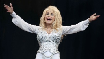  H Ντόλι Πάρτον δωρίζει 1 εκατ. δολάρια για την έρευνα παιδιατρικών λοιμωδών νοσημάτων