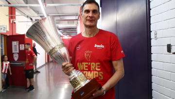 Ολυμπιακός: Ανανέωσε ο Μπαρτζώκας 