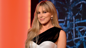 H Μίλι Μπόμπι Μπράουν είναι πλέον ενήλικη και πολύ ερωτευμένη