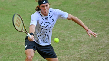 Στέφανος Τσιτσιπάς: Κόντρα στον Αγκούτ σήμερα για τον πρώτο τίτλο στο γρασίδι