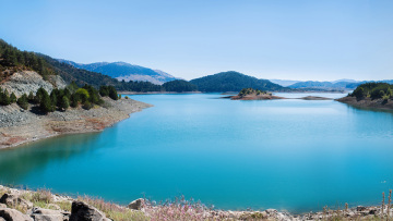 Λίμνη Πηγών Αώου: Μοιραίο παιχνίδι για τον 16χρονο - Η μπάλα έπεσε στο νερό και βούτηξε για να την πιάσει