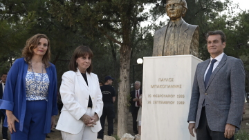 Αποκαλυπτήρια προτομής του Παύλου Μπακογιάννη από την Κατερίνα Σακελλαροπούλου