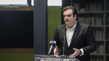 Πιερρακάκης: Ψηφιοποιούνται ταυτότητα και δίπλωμα οδήγησης - «Σε ένα μήνα στο κινητό»