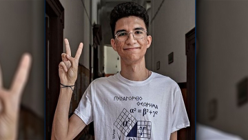 Πανελλαδικές 2022: Στο τμήμα Ηλεκτρολόγων Μηχανικών του ΑΠΘ ο μαθητής από το Ιράν που έφτασε στη Λέσβο με μια βάρκα 