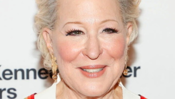 Μπέτι Μίντλερ: Ζητά να απαγορευτεί η κυκλοφορία του βιάγκρα μετά την απόφαση για τις αμβλώσεις