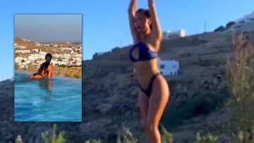 Νικόλ Σέρζινγκερ: Απολαμβάνει τις βουτιές της στη Μύκονο