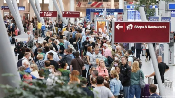 Βρετανία: Χάος στα αεροδρόμια, καταρρέουν οι αεροπορικές - Καθησυχαστικός ο ΕΟΤ για τις πτήσεις προς την Ελλάδα