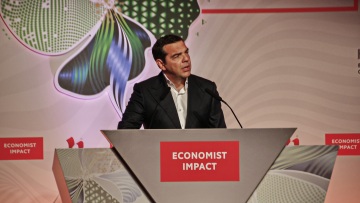 Τσίπρας: Προϋπόθεση η πολιτική αλλαγή για να βρει η Ελλάδα τον βηματισμό της