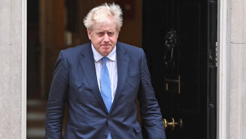 Πανηγυρίζουν τα ευρωπαϊκά ΜΜΕ με την παραίτηση Τζόνσον: «Τον αποχαιρετάμε χωρίς δάκρυα»