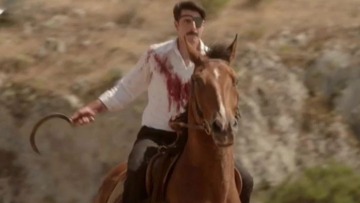 Άγριες Μέλισσες: Ο Μελέτης σκοτώνει τον Ακύλα με δρεπάνι και το Twitter τον αποθεώνει