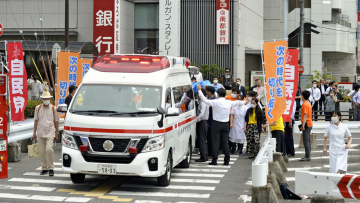 Σίνζο Άμπε: Πυροβόλησαν πισώπλατα τον πρώην πρωθυπουργό της Ιαπωνίας ενώ έδινε ομιλία