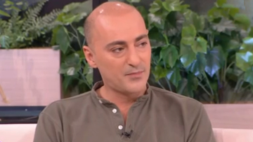 Θανάσης Αλευράς: «Όταν έφυγε από τη ζωή ο πατέρας μου, ήμουν σε περιοδεία και ήταν πολύ δύσκολο»