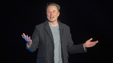 Ο Έλον Μασκ αναγγέλλει ότι παραιτείται από τη θέση του CEO του Twitter