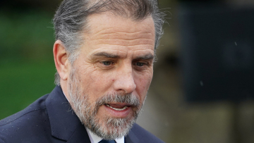 Ο Χάντερ Μπάιντεν ζητούσε γυμνές βιντεοκλήσεις για να πληρώσει υπάλληλό του, δείχνουν μηνύματα