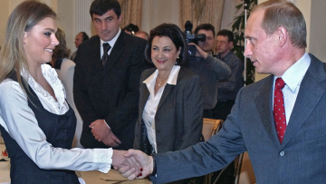 Ο Πούτιν φέρεται ότι θα γίνει πάλι μπαμπάς από την Καμπάεβα αλλά «δεν θέλει παιδιά και μάλιστα κόρες»