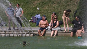 Ο καύσωνας επελαύνει στην Ευρώπη - «Αφόρητη» και «επικίνδυνη» η ζέστη τα επόμενα 24ωρα 