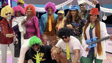 Μάτζικ Τζόνσον: Το «τρολάρισμα» του Τζίμι Κίμελ για τις διακοπές του στην Ελλάδα και την ντίσκο περούκα