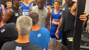 Antetokounbros: Συνάντηση έκπληξη με την Εθνική Παίδων στο ΟΑΚΑ
