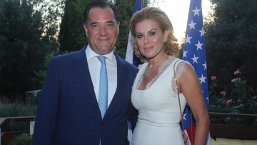 «Χυδαίο ψέμα», λέει η Ευγενία Μανωλίδου μετά τον Άδωνι για τις φήμες ότι τη χτύπησε 