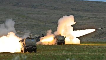 Πόλεμος στην Ουκρανία: Συστήματα πολλαπλής εκτόξευσης πυραύλων M270 παρέλαβε το Κίεβο 