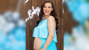 Λάουρα Νάργες: Ποζάρει με μαγιό στον 6ο μήνα της εγκυμοσύνης της