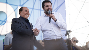 Πολιτική κρίση στην Ιταλία: «Όχι» από Μπερλουσκόνι και Σαλβίνι στη συνέχιση της κυβερνητικής συνεργασίας με τα «Πέντε Αστέρια»