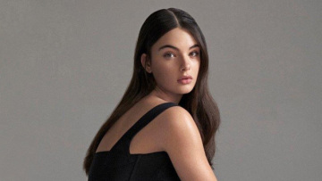 Ντεβά Κασέλ: Η κόρη της Μόνικα Μπελούτσι στην Πάρο 