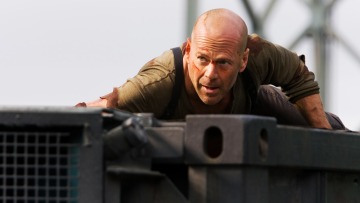 Μπρους Γουίλις: 34 χρόνια μετά, βρίσκεται ξανά στο κτίριο που γυρίστηκε το «Die Hard»