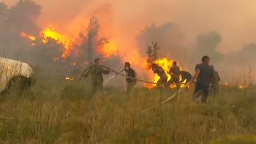 Δείτε live εικόνα: Φωτιά στην Πεντέλη - Οι φλόγες έφτασαν στα πρώτα σπίτια στο Ντράφι