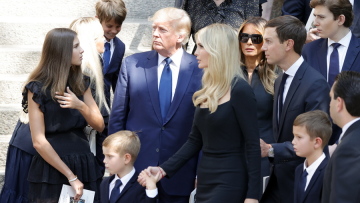 Η κηδεία της Ιβάνα έφερε κοντά την οικογένεια Τραμπ