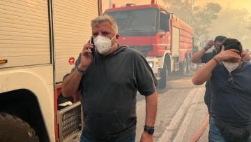 Φωτιά στην Πεντέλη - Πατούλης: Απαντά στον πατέρα της Στεφανίδη - «Αν έχει τσίπα, να πει δημόσια συγγνώμη»