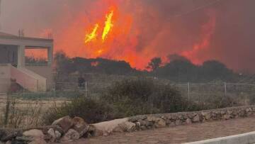 Καλλιάνος: «Ο καπνός από τη φωτιά της Λέσβου έφτασε στις Κυκλάδες!» - Δείτε εικόνα από δορυφόρο