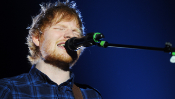 Εντ Σίραν: Αποτίει φόρο τιμής στον Τζαμάλ Έντουαρντς με νέο μουσικό βίντεο 