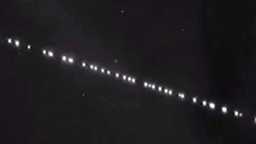 Τι είναι τα περίεργα φωτάκια που εμφανίζονται ξαφνικά στον Ελλαδικό ουρανό; (video)