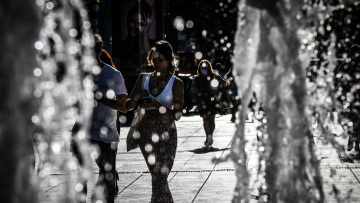 Καιρός: «Καυτή» η Δευτέρα με τον υδράργυρο στους 42°C - Πώς θα εξελιχθεί ο καύσωνας την επόμενη εβδομάδα